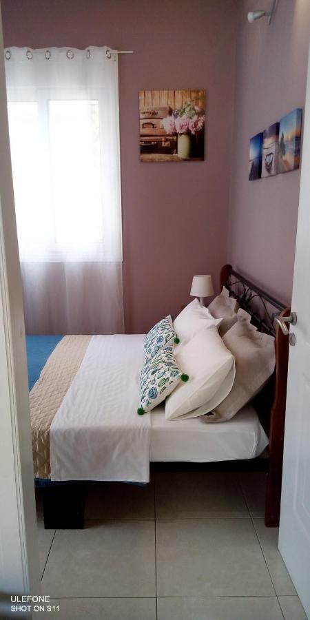 Iris'S Apartment Central With Parking 阿尔戈斯托利翁 外观 照片